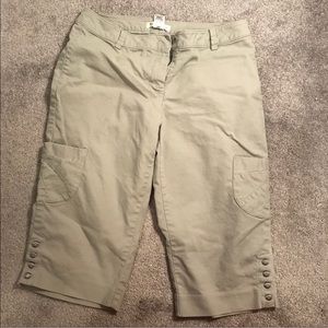 White House black Market Petal Pusher Shorts 8